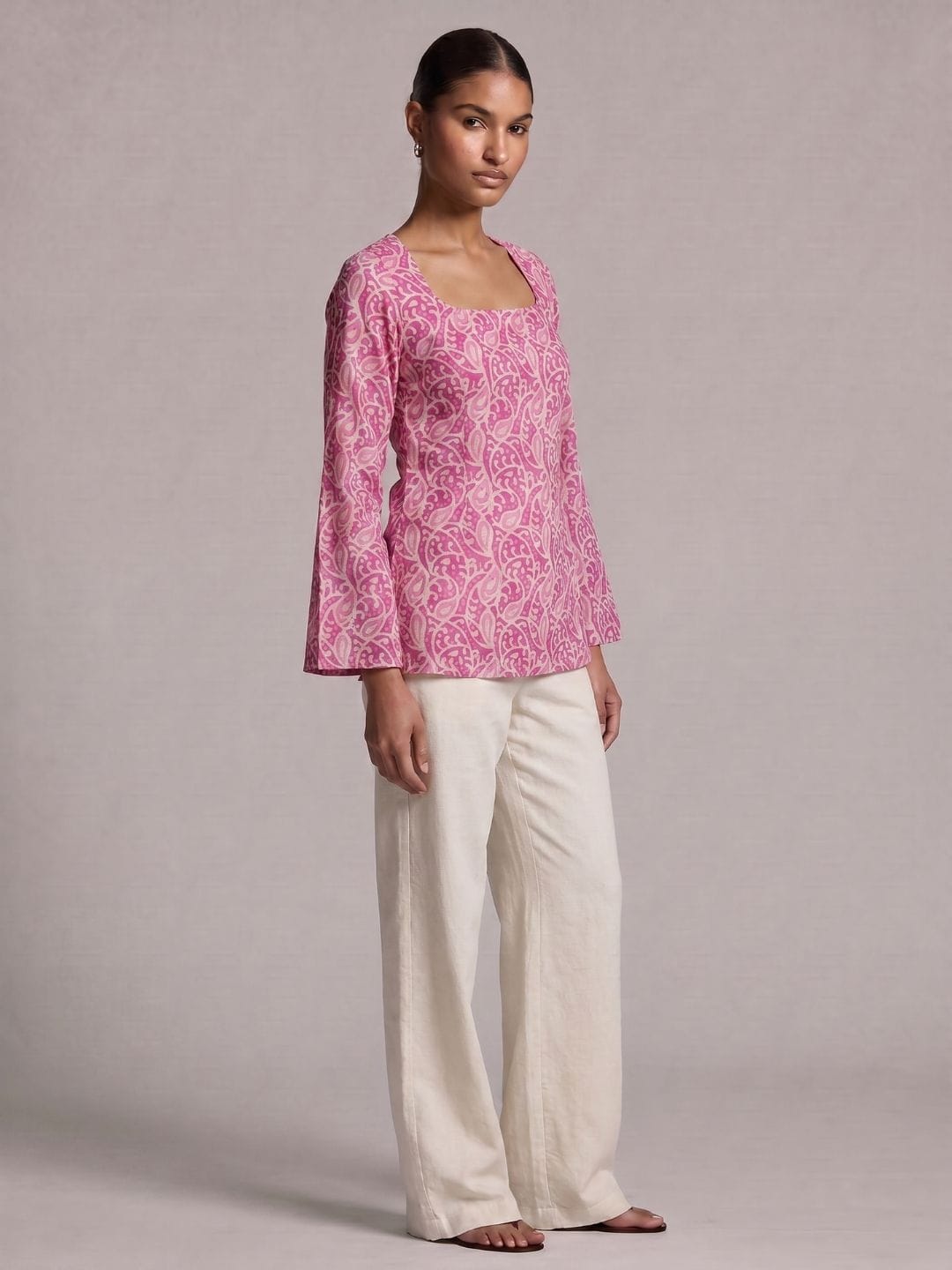 Aashi Deep Back Sleeved Kurti