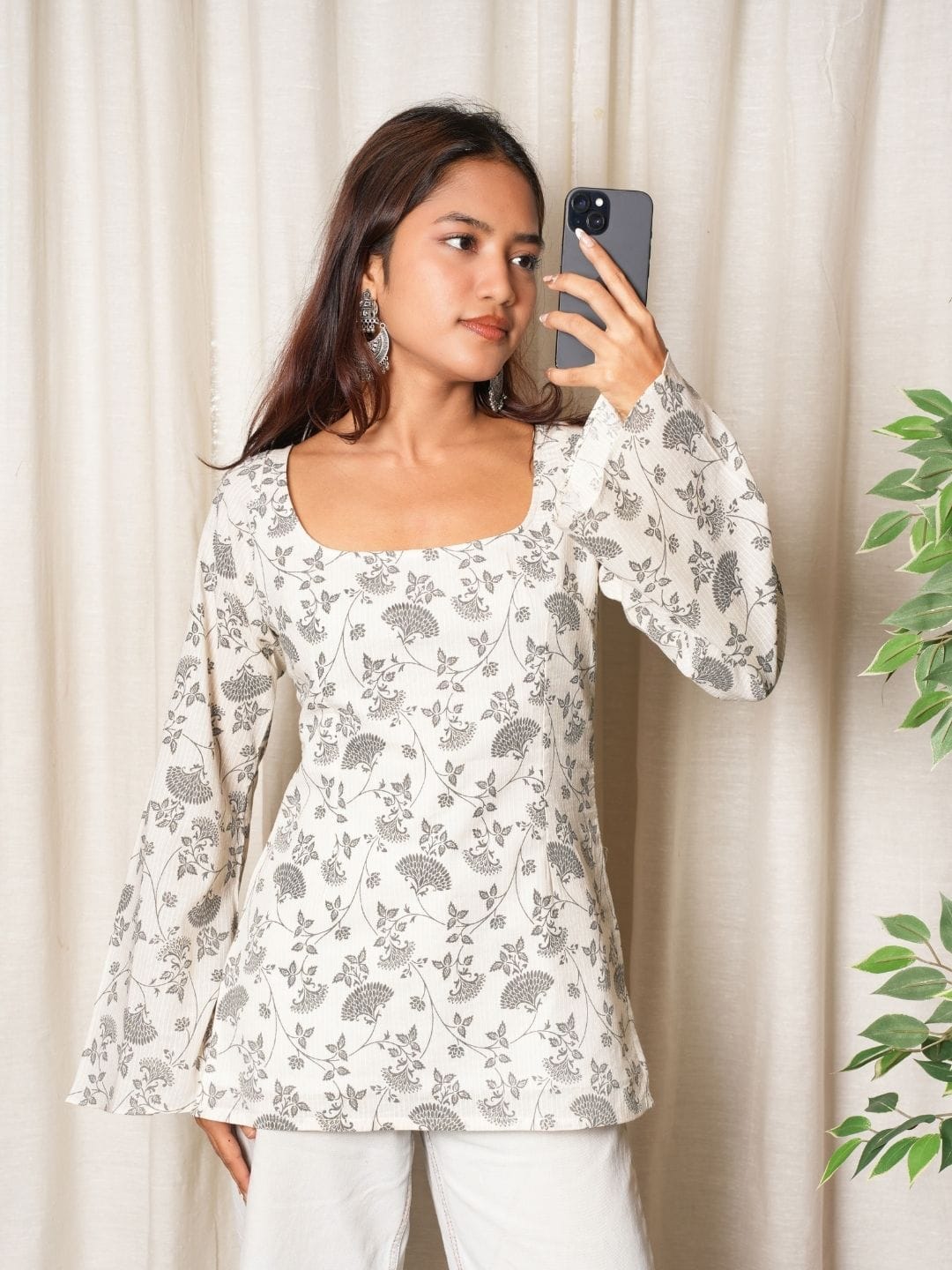 Muskan Deep Back Sleeved Kurti