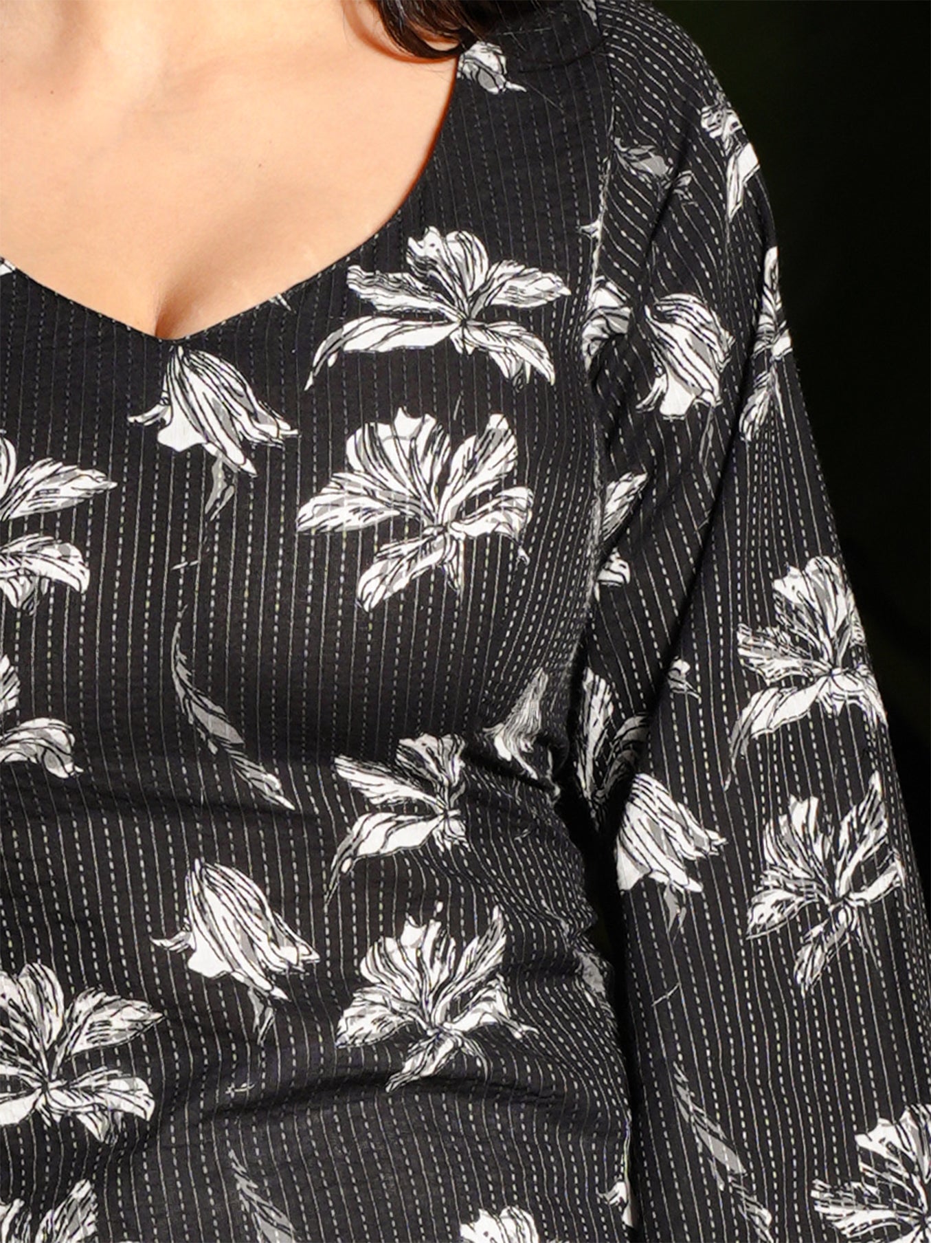 Noira Backless Sleeved Corset Kurti