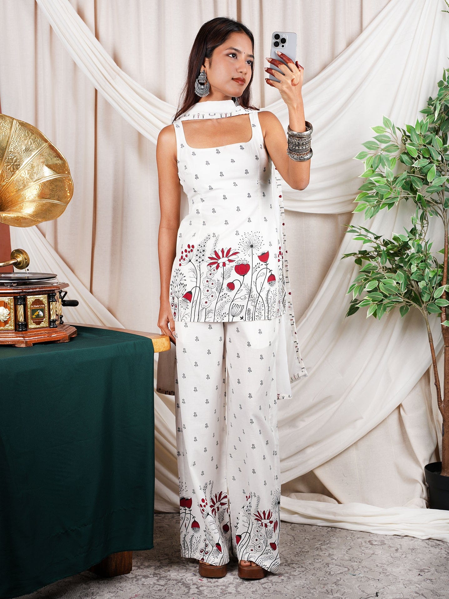 Gun-Gun Deep Back kurti dupatta & Pants Set