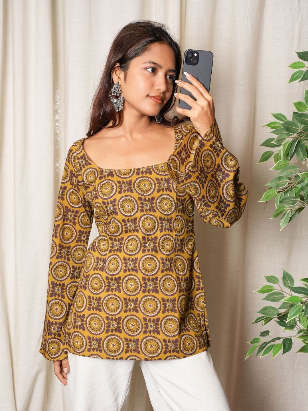 Tarini Deep Back Sleeved Kurti