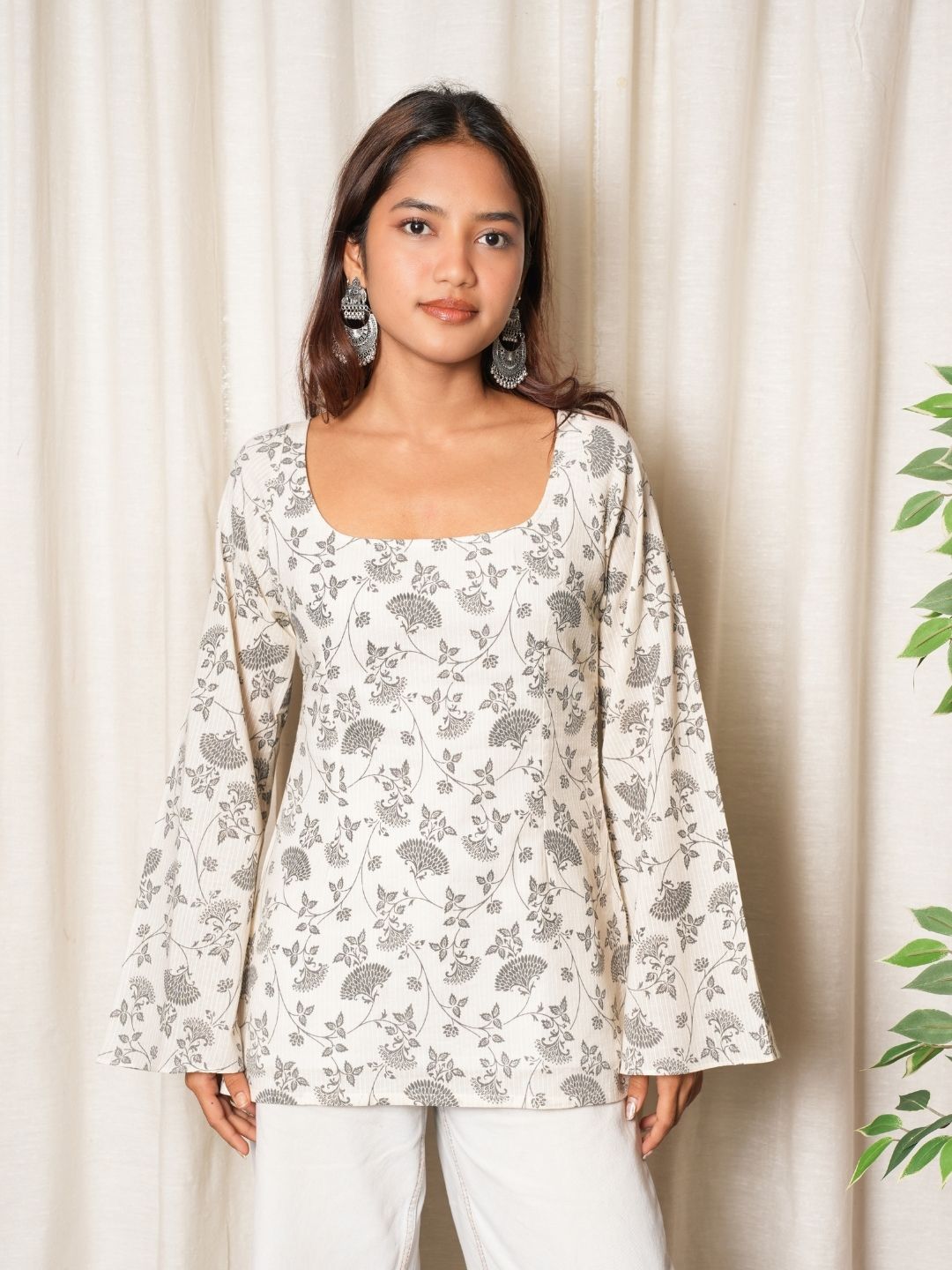 Muskan Deep Back Sleeved Kurti