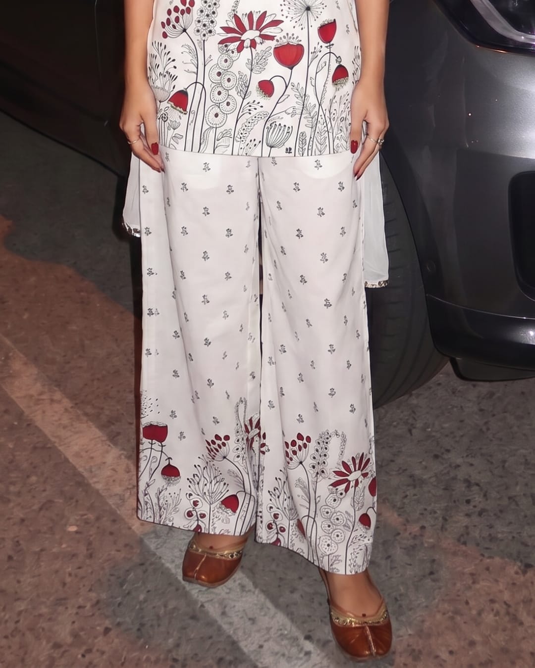 Gun-Gun Deep Back kurti dupatta & Pants Set