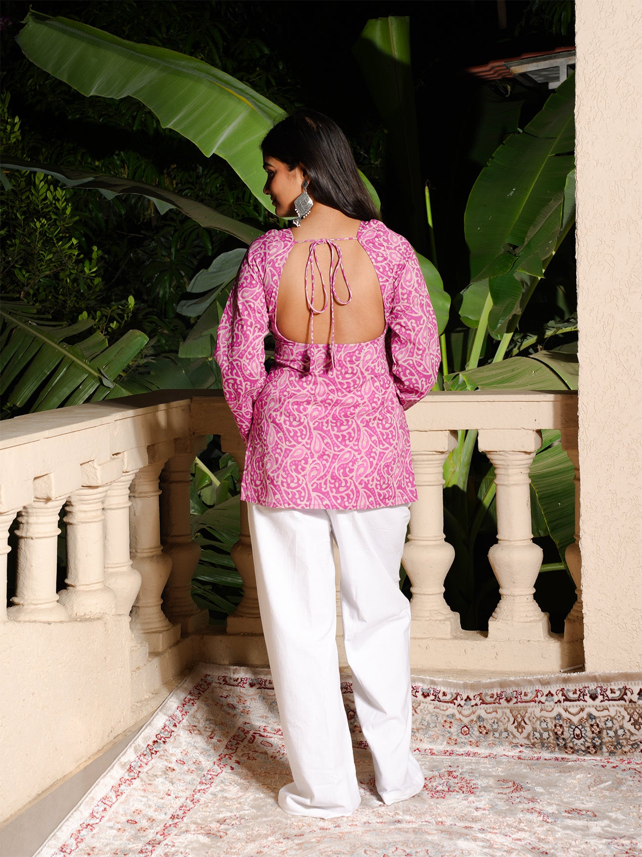 Aashi Deep Back Sleeved Kurti