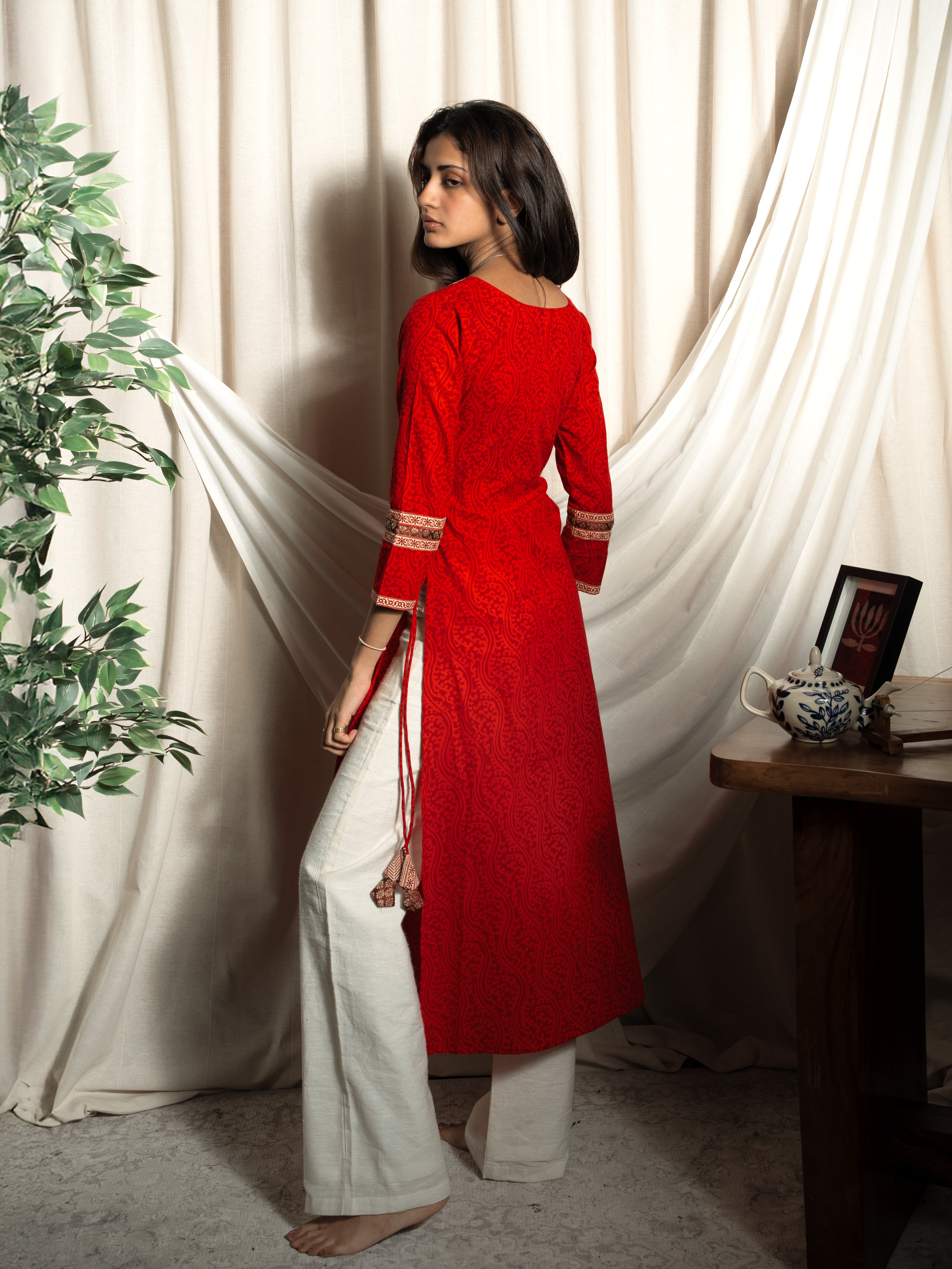 Alizeh red side slit kurti