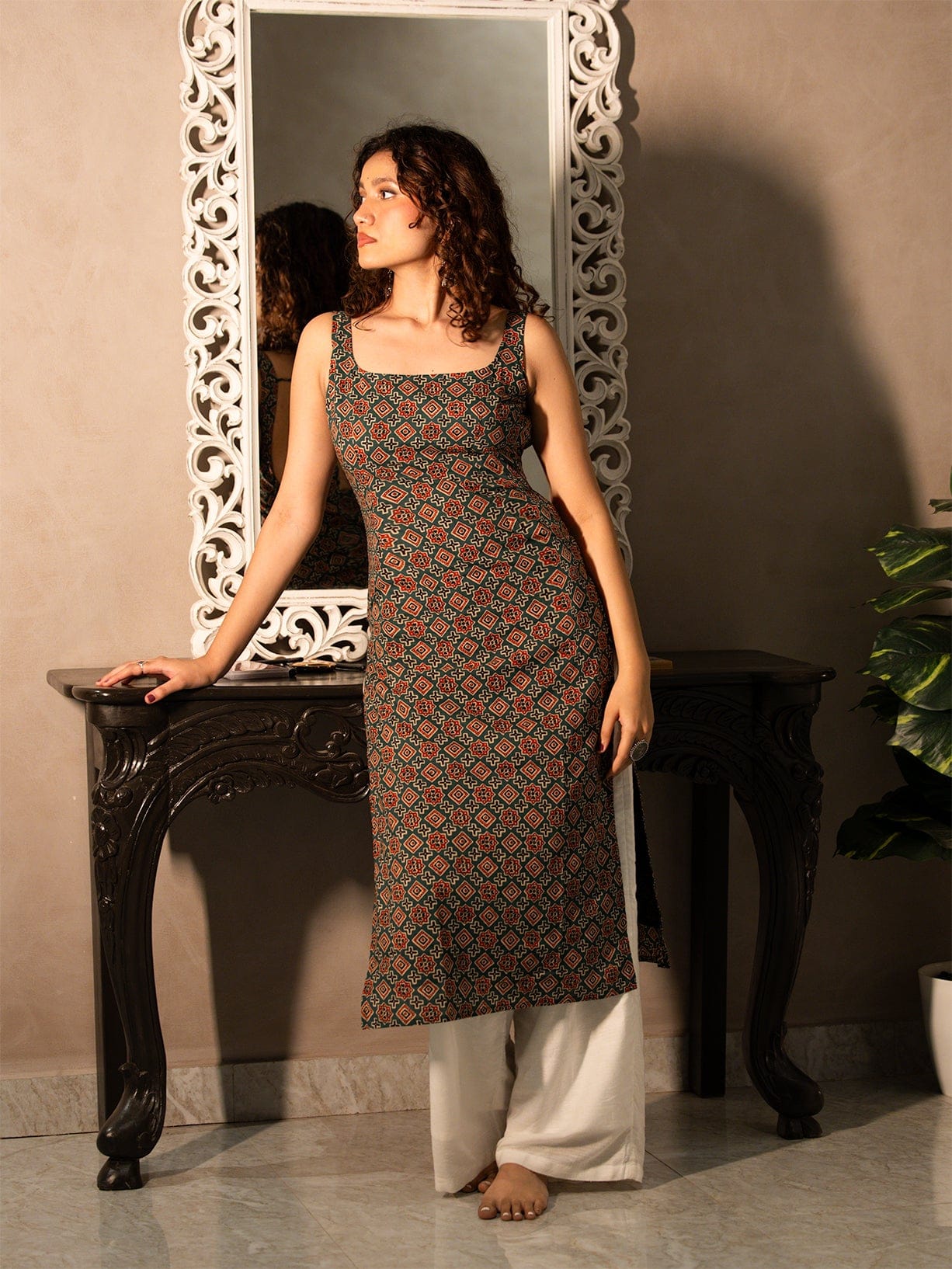 Hina Deep Back Long Kurti